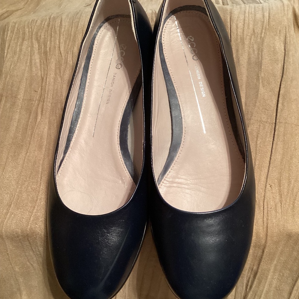 Ecco black flats